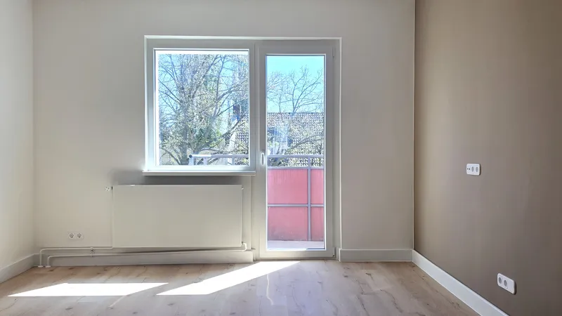 Moderne 3-Zimmer-Wohnung mit Balkon & Blick ins Grüne – Erstbezug nach Sanierung am Görlitzer Park — photo 1